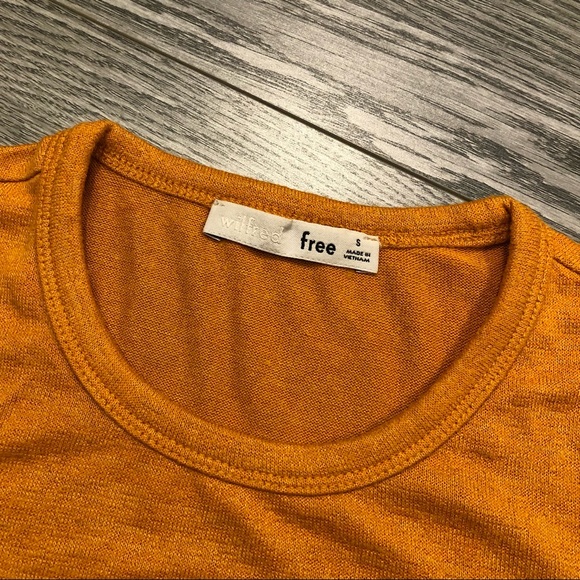 SOLD Wilfred Free Long Sleeve Crop Top - Picture 2 of 3